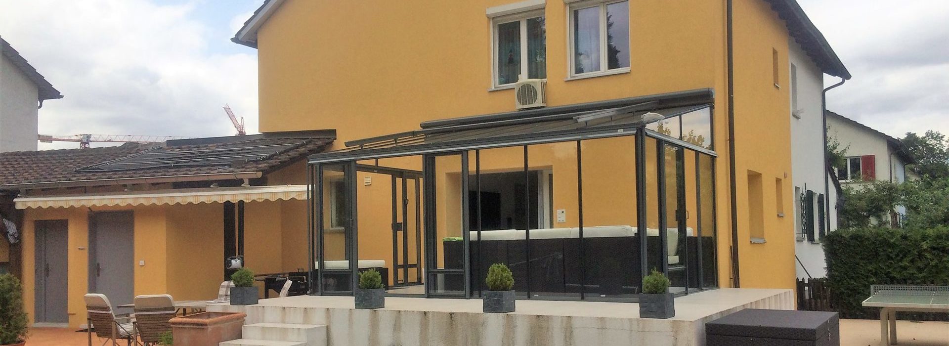 Gewächshäuser angebaut